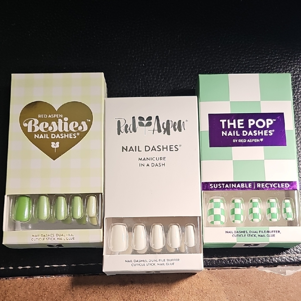 Red Aspen Green Press-On Nail Dashes